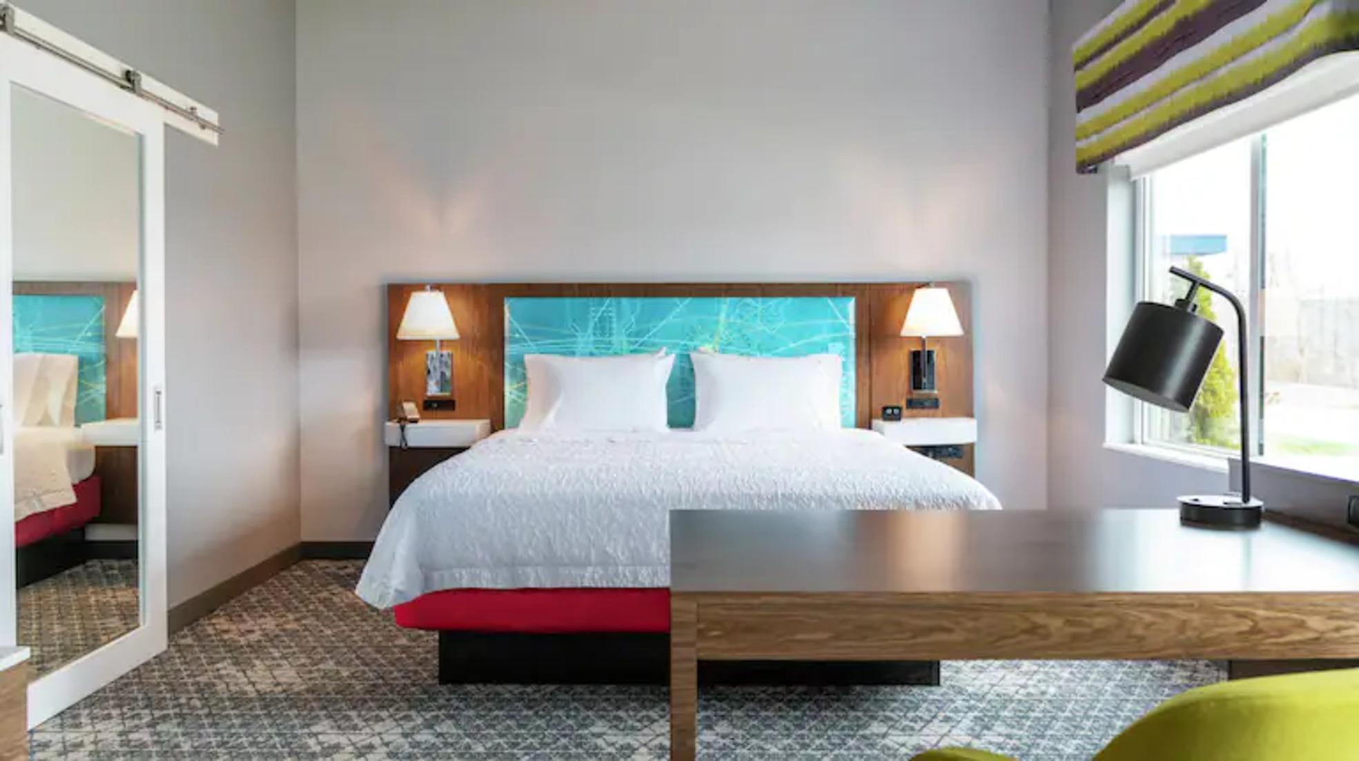 Hampton Inn & Suites Кин Экстерьер фото