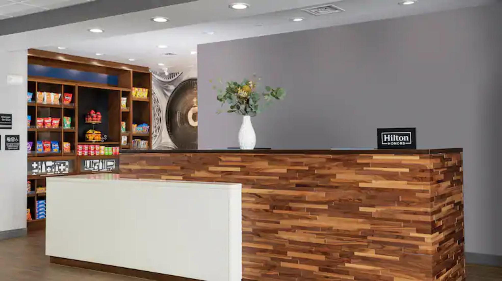 Hampton Inn & Suites Кин Экстерьер фото