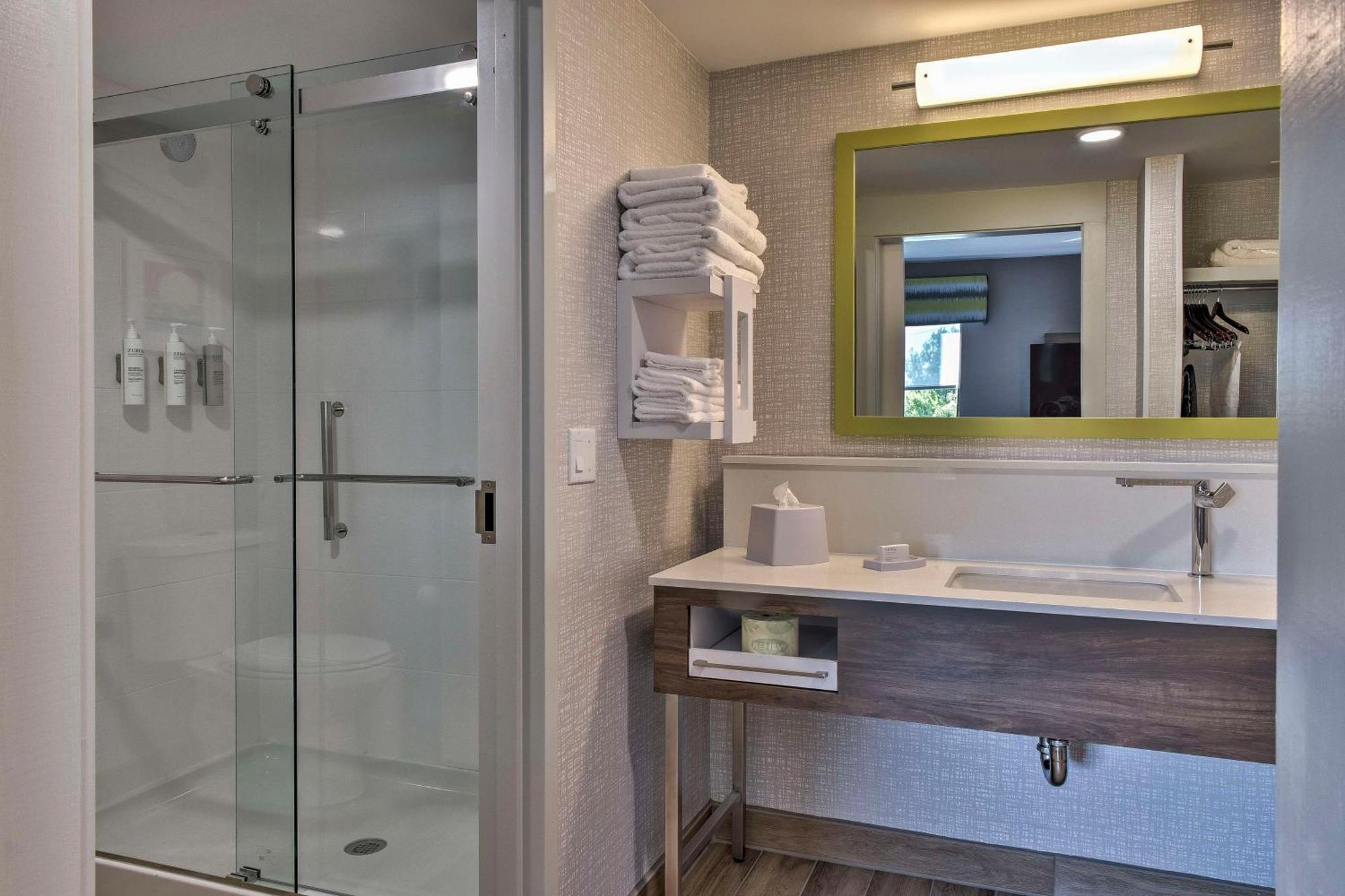 Hampton Inn & Suites Кин Экстерьер фото