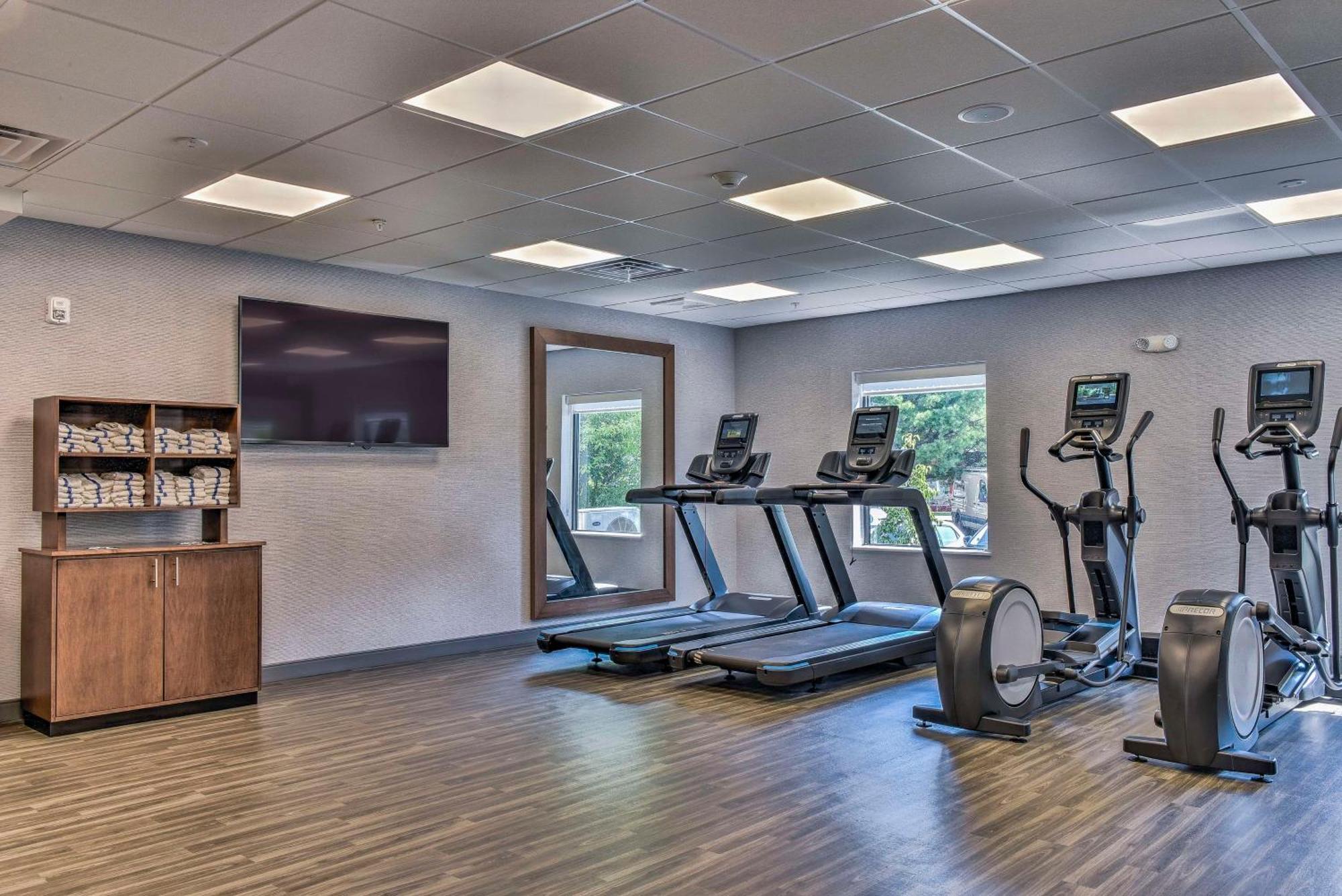 Hampton Inn & Suites Кин Экстерьер фото